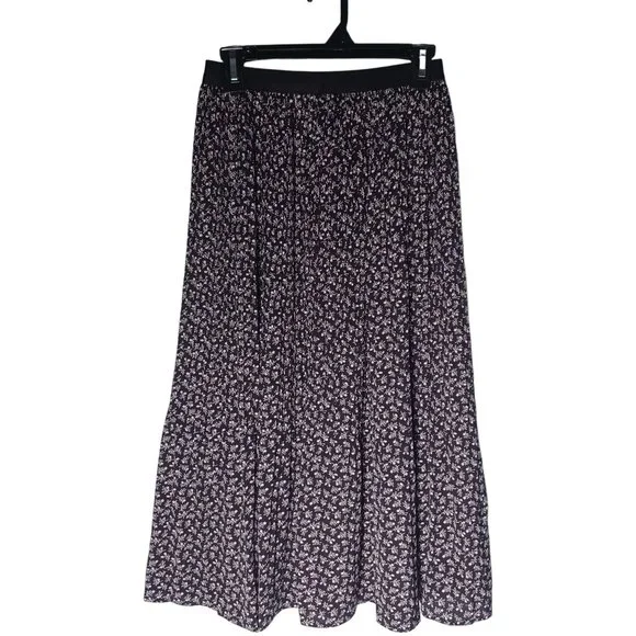 Womens Midi Skirt Size Medium Pleated Black Floral Dark Cottage Boho Western - Picture 1 of 8